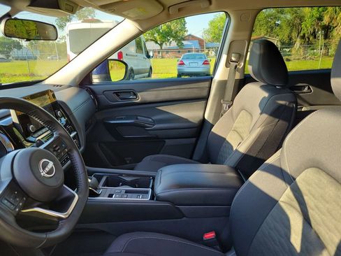 Used 2024 Nissan Pathfinder SV FWD image 15