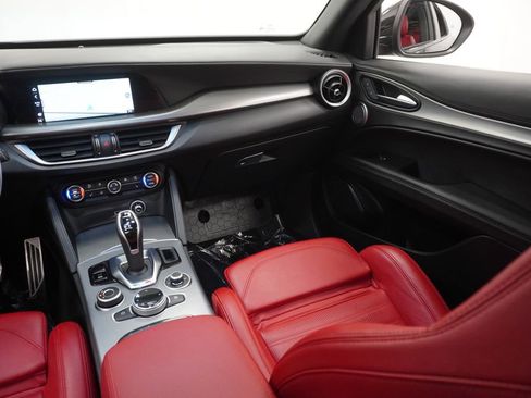 Used 2024 Alfa Romeo Stelvio Veloce image 29