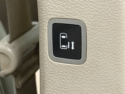 Used 2017 Chrysler Pacifica Touring image 19