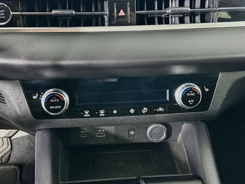 Used 2024 Mitsubishi Outlander SE image 23