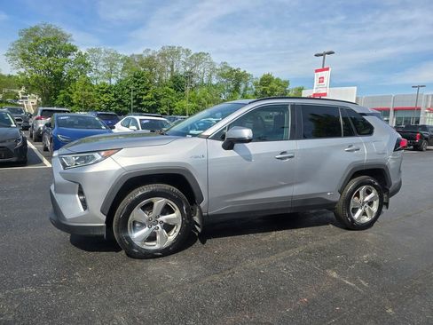 Used 2021 Toyota RAV4 XLE Premium AWD/4WD image 3