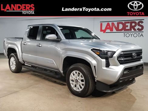 Certified 2025 Toyota Tacoma SR5 w/ SR5 Upgrade Package AWD/4WD image 1