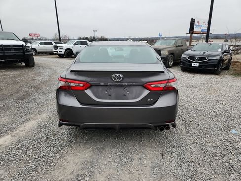 Used 2018 Toyota Camry SE image 4