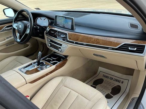 Used 2017 BMW 740i xDrive image 34
