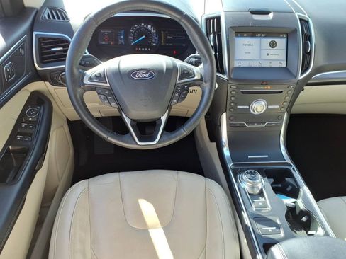 Used 2019 Ford Edge Titanium FWD image 11