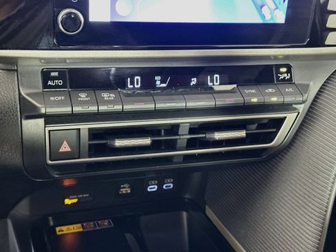 Used 2025 Toyota Camry SE FWD image 24
