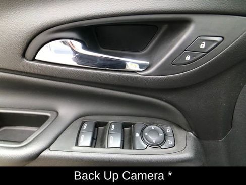 Used 2021 Chevrolet Equinox LT image 14