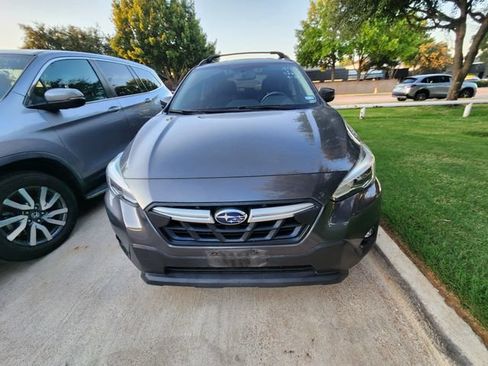 Used 2022 Subaru Crosstrek 2.5i Limited w/ Moonroof Package 2 AWD/4WD image 2