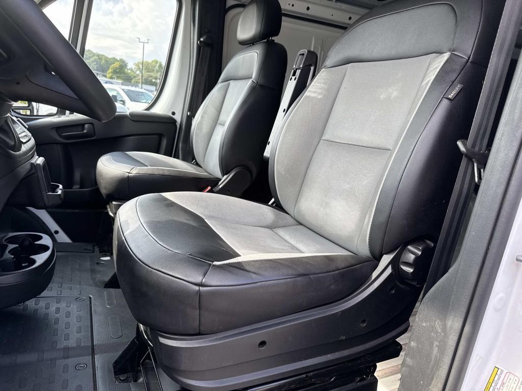 Used 2025 RAM ProMaster 2500 w/ Convenience Group FWD image 18