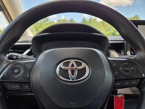 Used 2024 Toyota Corolla LE FWD image 30