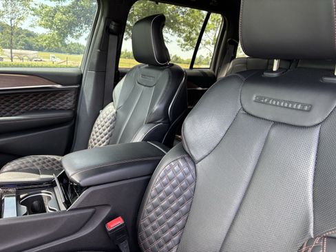 Used 2022 Jeep Grand Cherokee Summit w/ Adv Protech Group IV AWD/4WD image 33