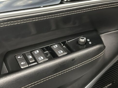 Used 2022 Jeep Wagoneer Series III w/ Rear Seat Video Group 1 AWD/4WD image 24