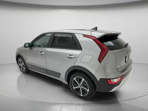 Used 2025 Kia Niro LX FWD image 4