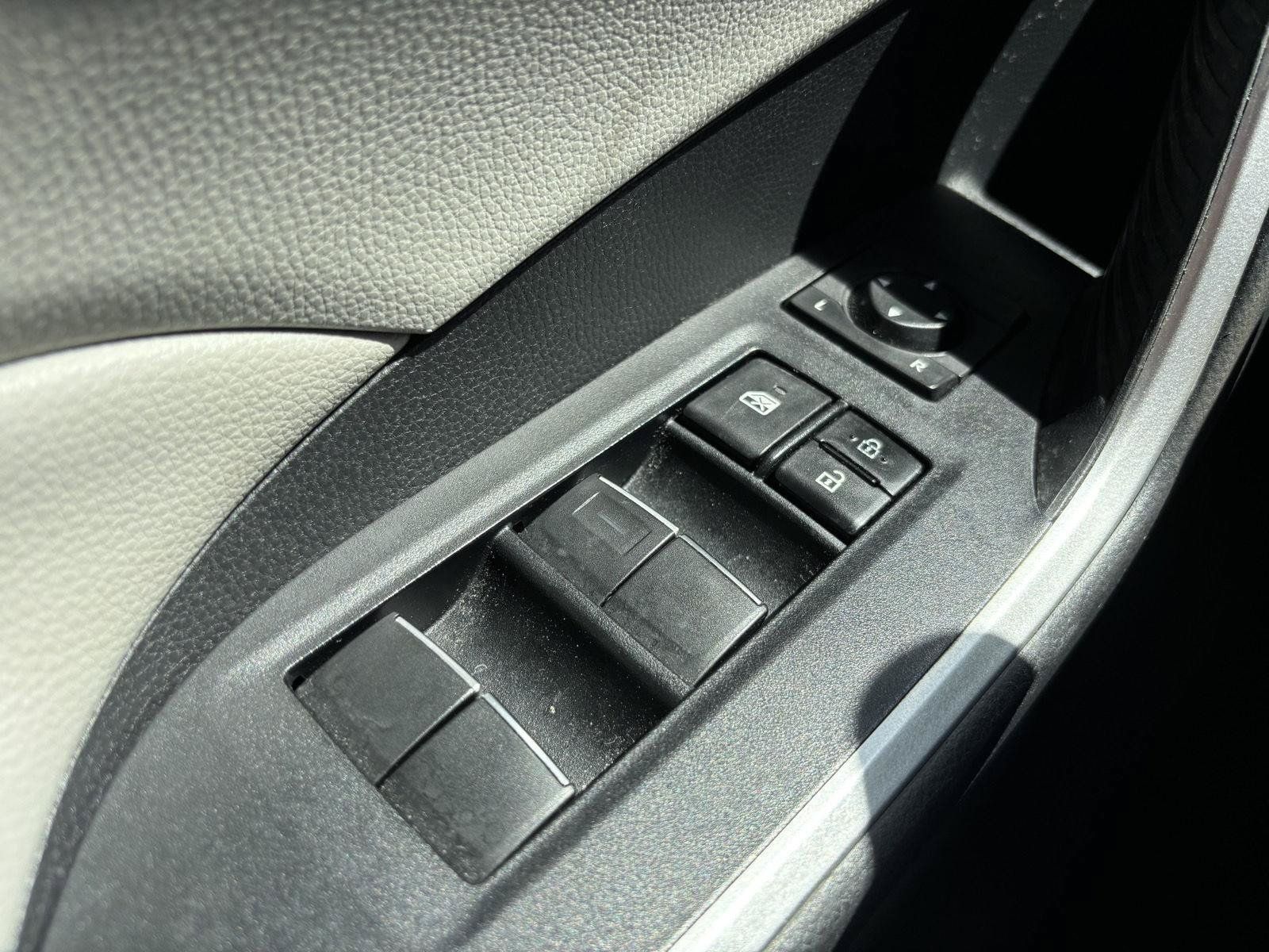 Used 2020 Toyota RAV4 XLE Premium FWD image 32