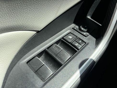 Used 2020 Toyota RAV4 XLE Premium FWD image 32