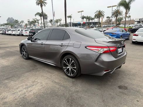 Used 2019 Toyota Camry SE image 4