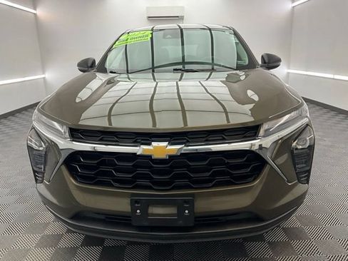 Used 2024 Chevrolet Trax LS FWD image 2