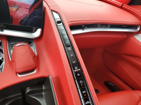 Used 2024 Chevrolet Corvette Stingray Premium Conv w/ Z51 Performance Package RWD image 16