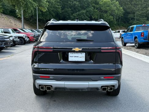 Used 2024 Chevrolet Traverse LT FWD image 4
