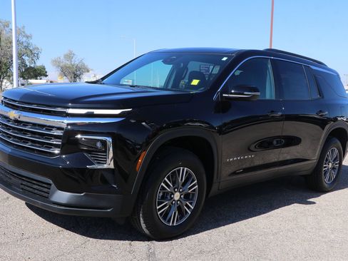 New 2026 Chevrolet Traverse LT image 3