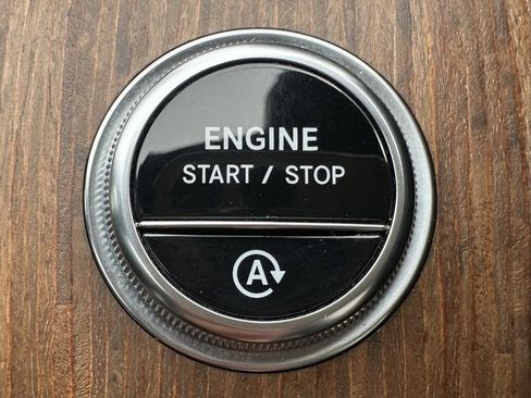 Used 2023 Mercedes-Benz C 300 4MATIC Sedan image 24