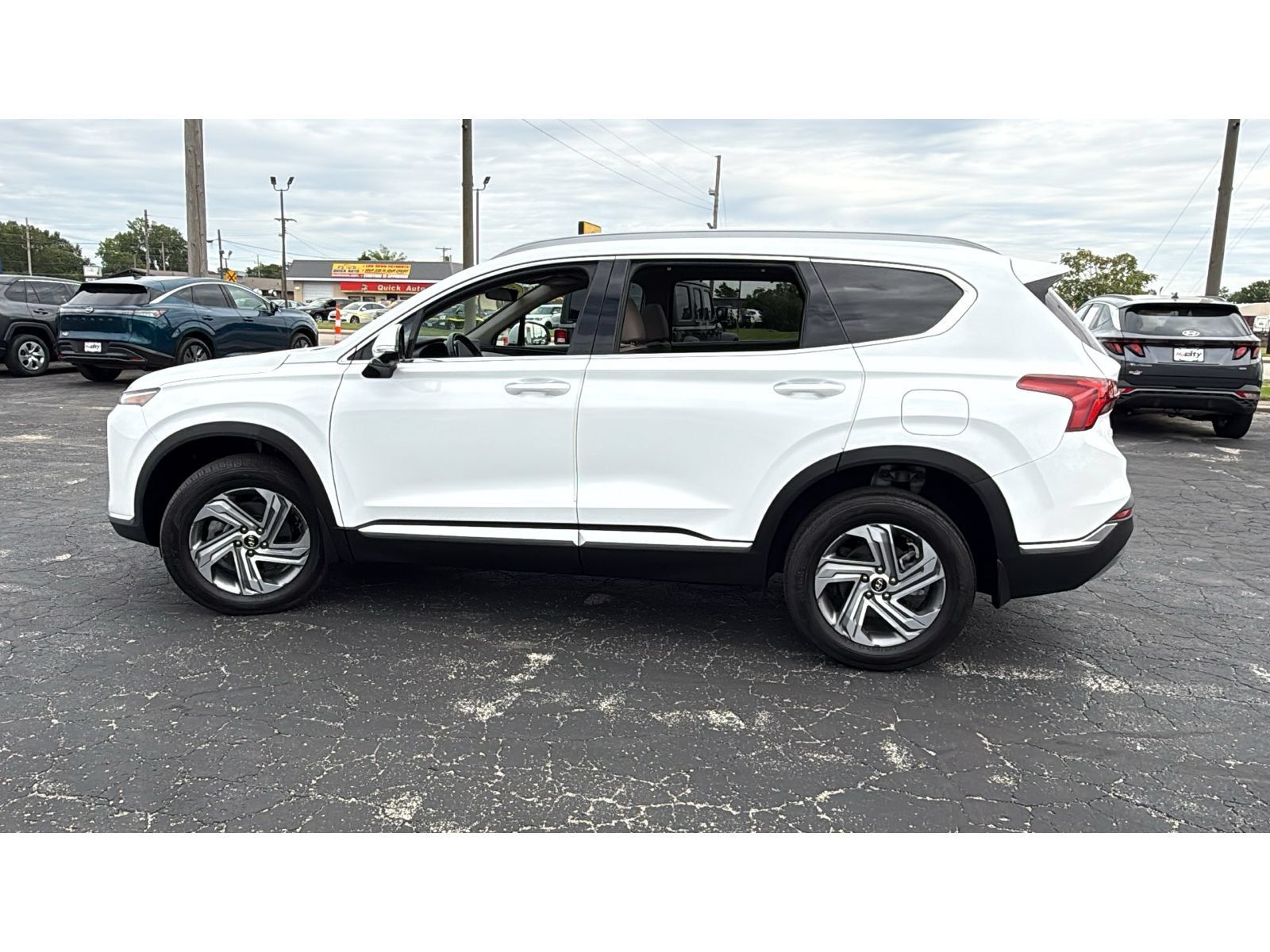Used 2023 Hyundai Santa Fe SEL w/ Premium Package AWD/4WD image 4