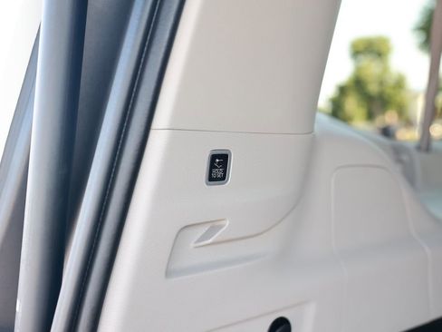 Used 2023 Jeep Wagoneer L 4WD w/ Rear Seat Video Group 1 image 39