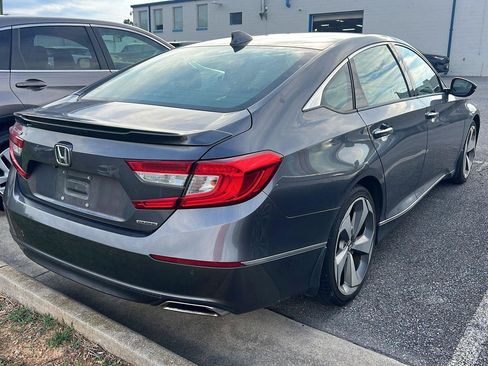 Used 2018 Honda Accord Touring image 4