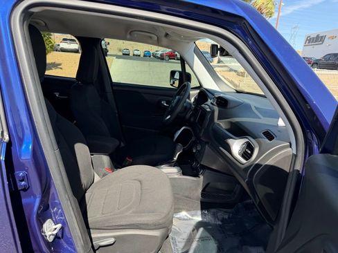 Used 2018 Jeep Renegade Latitude w/ Popular Equipment Group AWD/4WD image 14