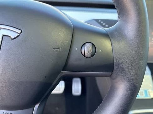 Used 2022 Tesla Model Y Performance image 11