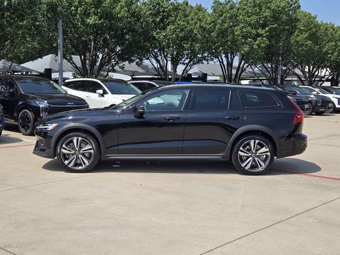 Used 2025 Volvo V60 B5 Cross Country Plus AWD/4WD image 12