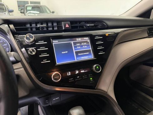 Used 2019 Toyota Camry SE FWD image 11