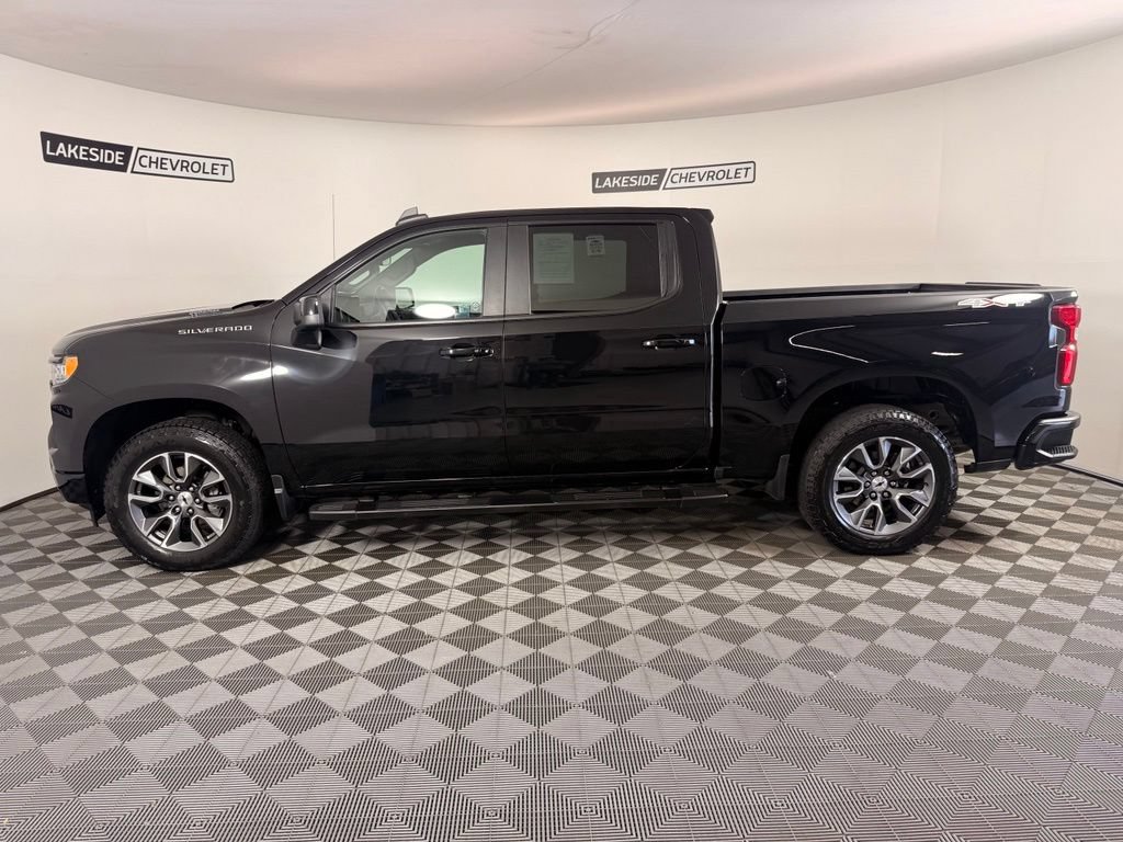 Used 2024 Chevrolet Silverado 1500 RST AWD/4WD image 3