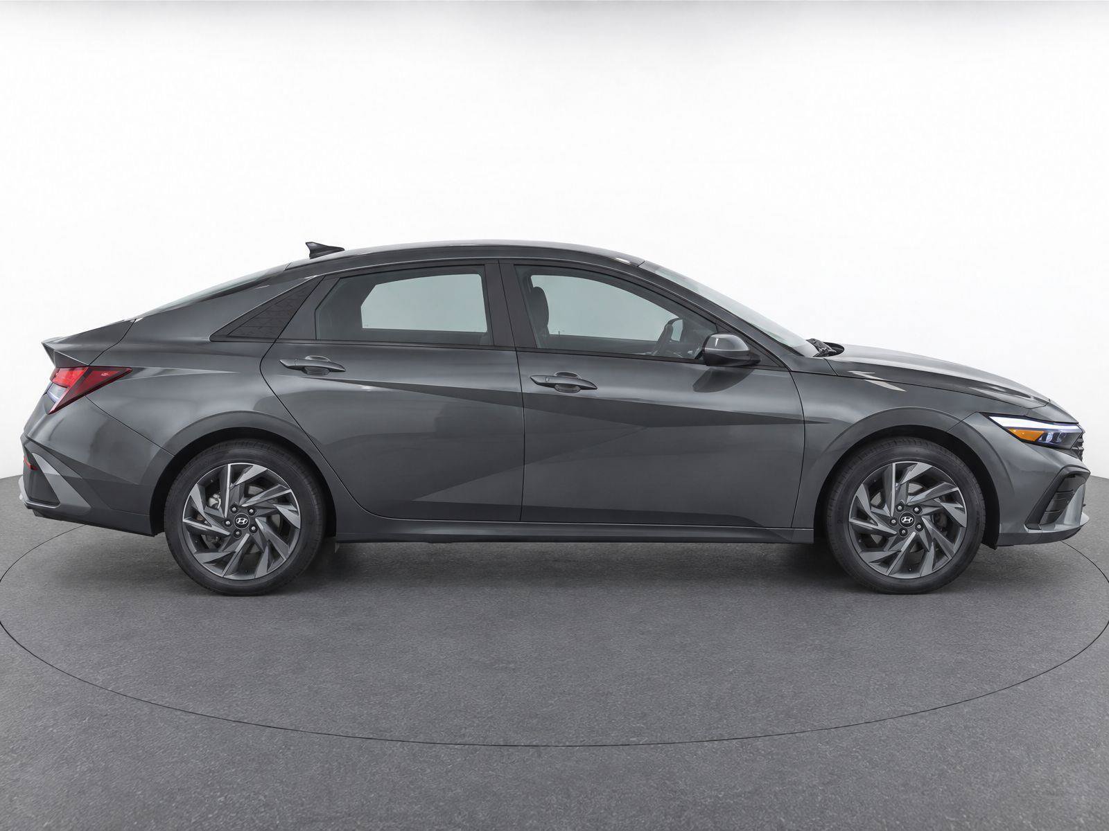 Used 2024 Hyundai Elantra SEL FWD image 8