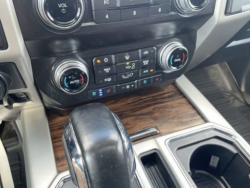 Used 2020 Ford F150 Lariat w/ Equipment Group 502A Luxury AWD/4WD image 20
