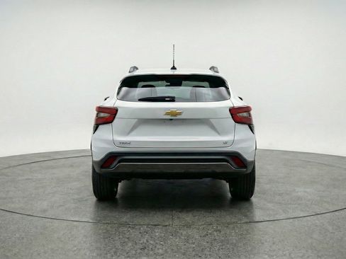 Used 2025 Chevrolet Trax LT FWD image 7