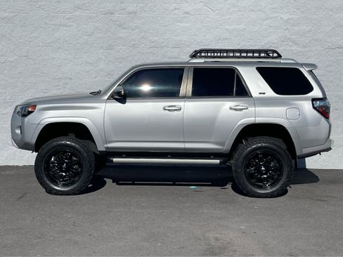 Used 2014 Toyota 4Runner SR5 image 4