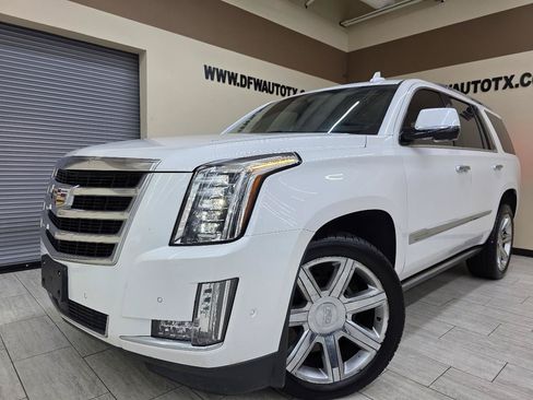 Used 2017 Cadillac Escalade Premium Luxury AWD/4WD image 1