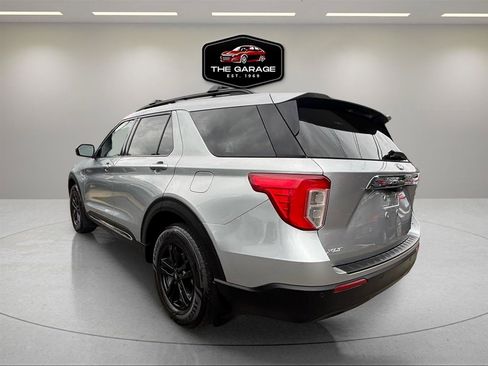 Used 2020 Ford Explorer XLT w/ Comfort Package AWD/4WD image 3