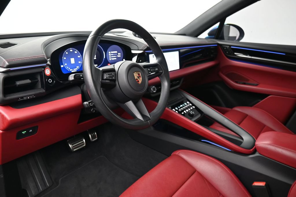 Certified 2025 Porsche Macan 4 Electric AWD/4WD image 4