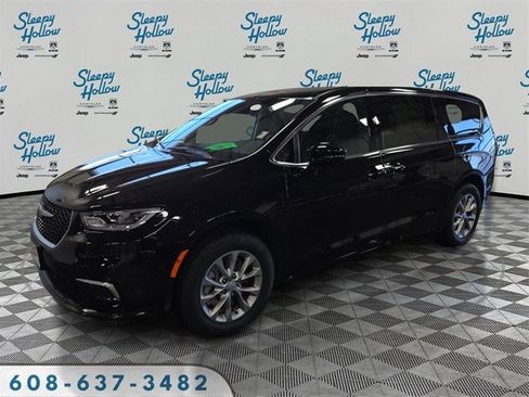 New 2026 Chrysler Pacifica Limited image 1