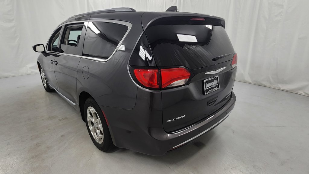 Used 2017 Chrysler Pacifica Touring-L Plus FWD image 5