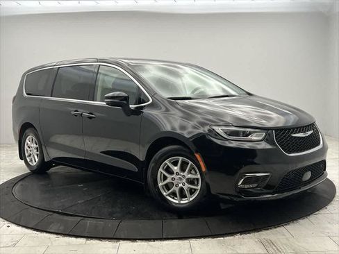 Certified 2023 Chrysler Pacifica Touring-L FWD image 1
