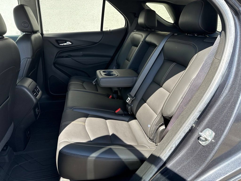 Used 2022 Chevrolet Equinox Premier w/ LPO, Floor Liner Package AWD/4WD image 23