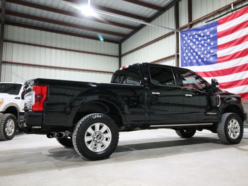 Used 2017 Ford F250 Platinum image 13