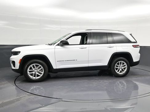 Used 2023 Jeep Grand Cherokee Laredo image 7