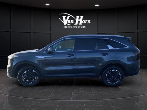 Used 2024 Kia Sorento S image 12