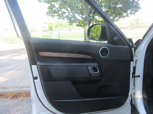Used 2018 Land Rover Discovery HSE image 67