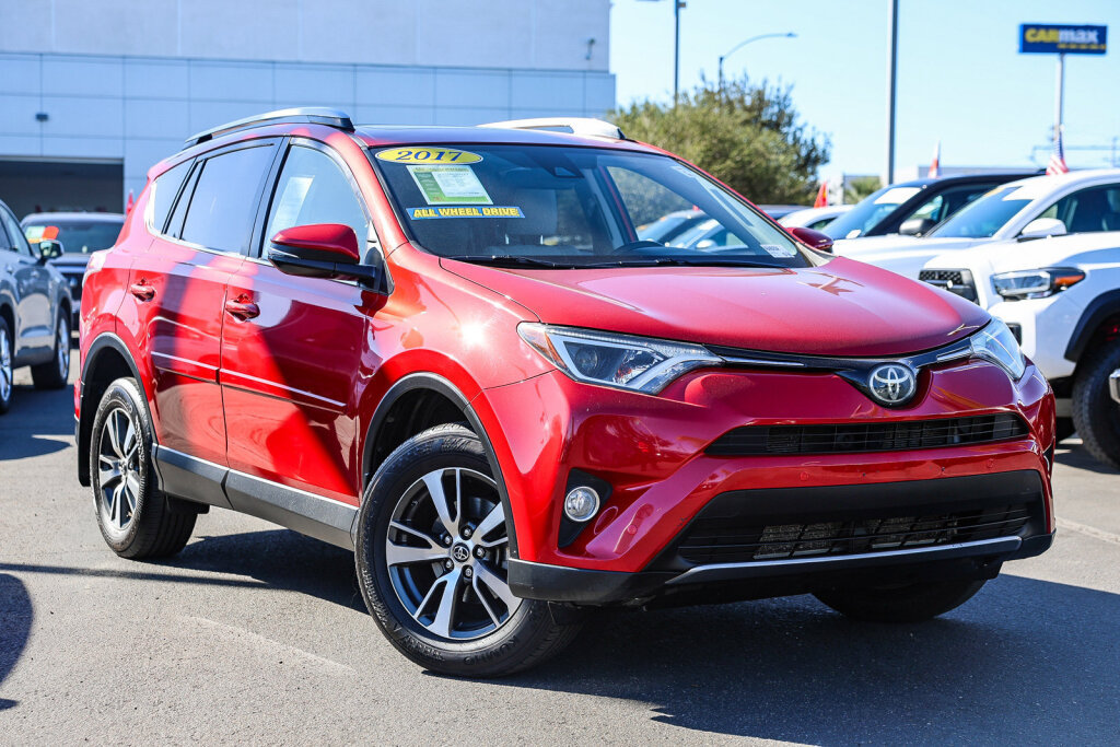Used 2017 Toyota RAV4 XLE AWD/4WD image 1