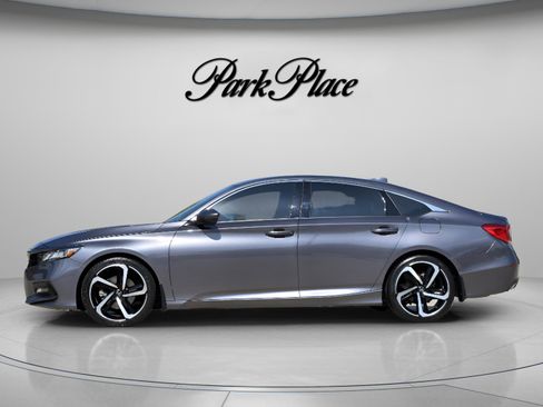 Used 2018 Honda Accord Sport image 2